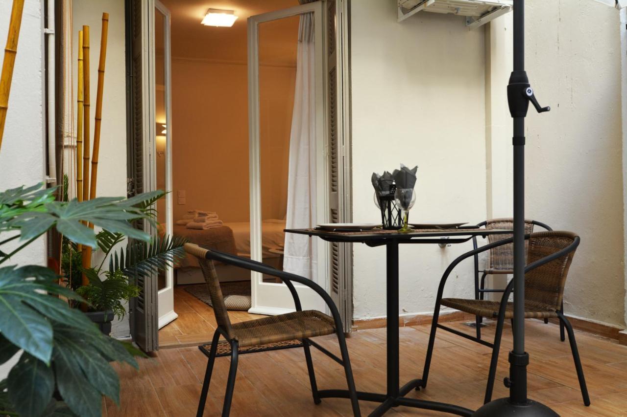 Studio Posh with garden in Kolonaki Athena Bagian luar foto