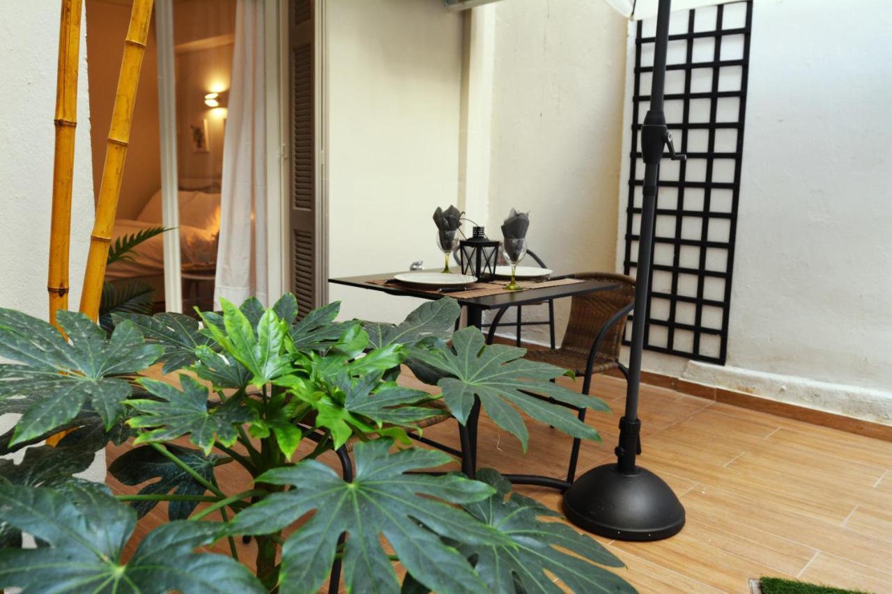 Studio Posh with garden in Kolonaki Athena Bagian luar foto