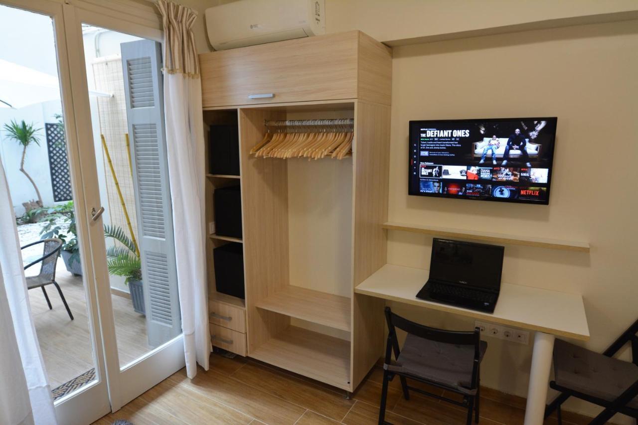 Studio Posh with garden in Kolonaki Athena Bagian luar foto